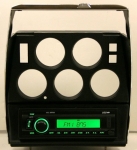 E13523 RADIO AND DIE CAST BEZEL-MILENNIA-WITH USB & AUX PORT-NO CD PLAYER-72-76